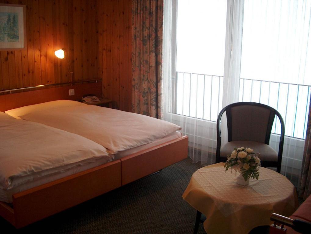Hotel Restaurant Cristal Braunwald Quarto foto